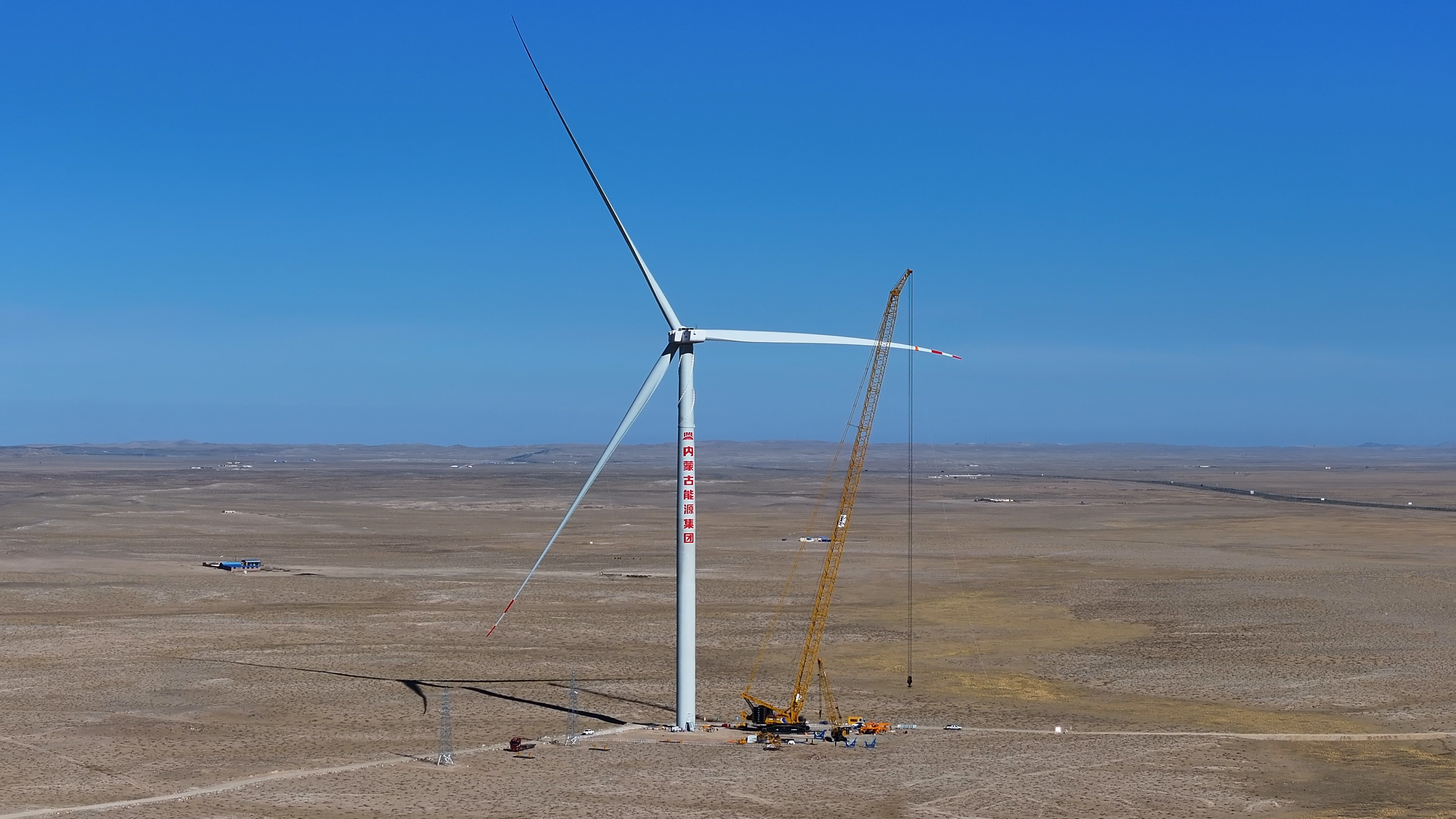 1300噸級(jí)新品風(fēng)電首秀！徐工千噸級(jí)起重機(jī)再添實(shí)力干將