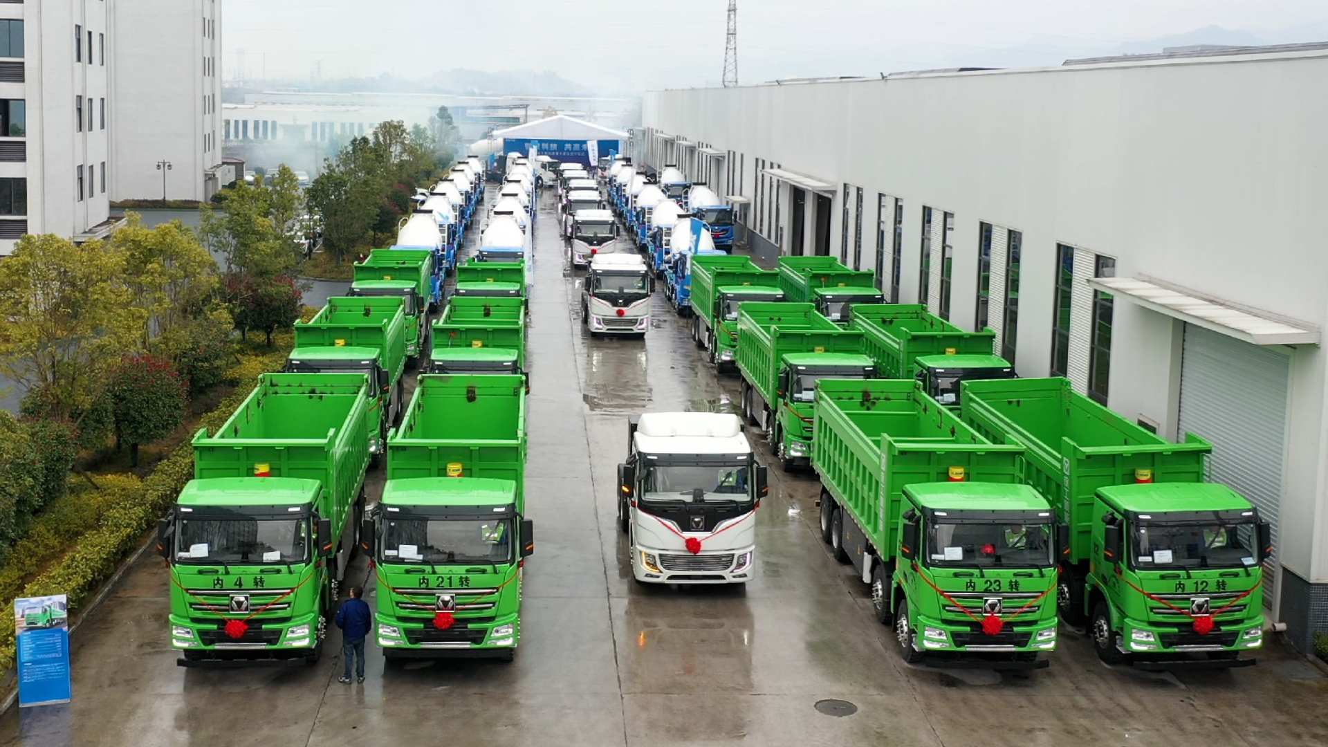  百臺徐工新能源成套化運輸設備交付盛況直擊