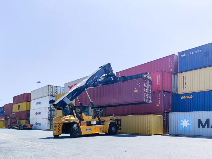 性能優越！徐工正面吊助力海鐵聯運發展