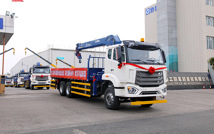 徐工SQS250隨車起重機批量發車，助力 “一帶一路” 沿線基建騰飛