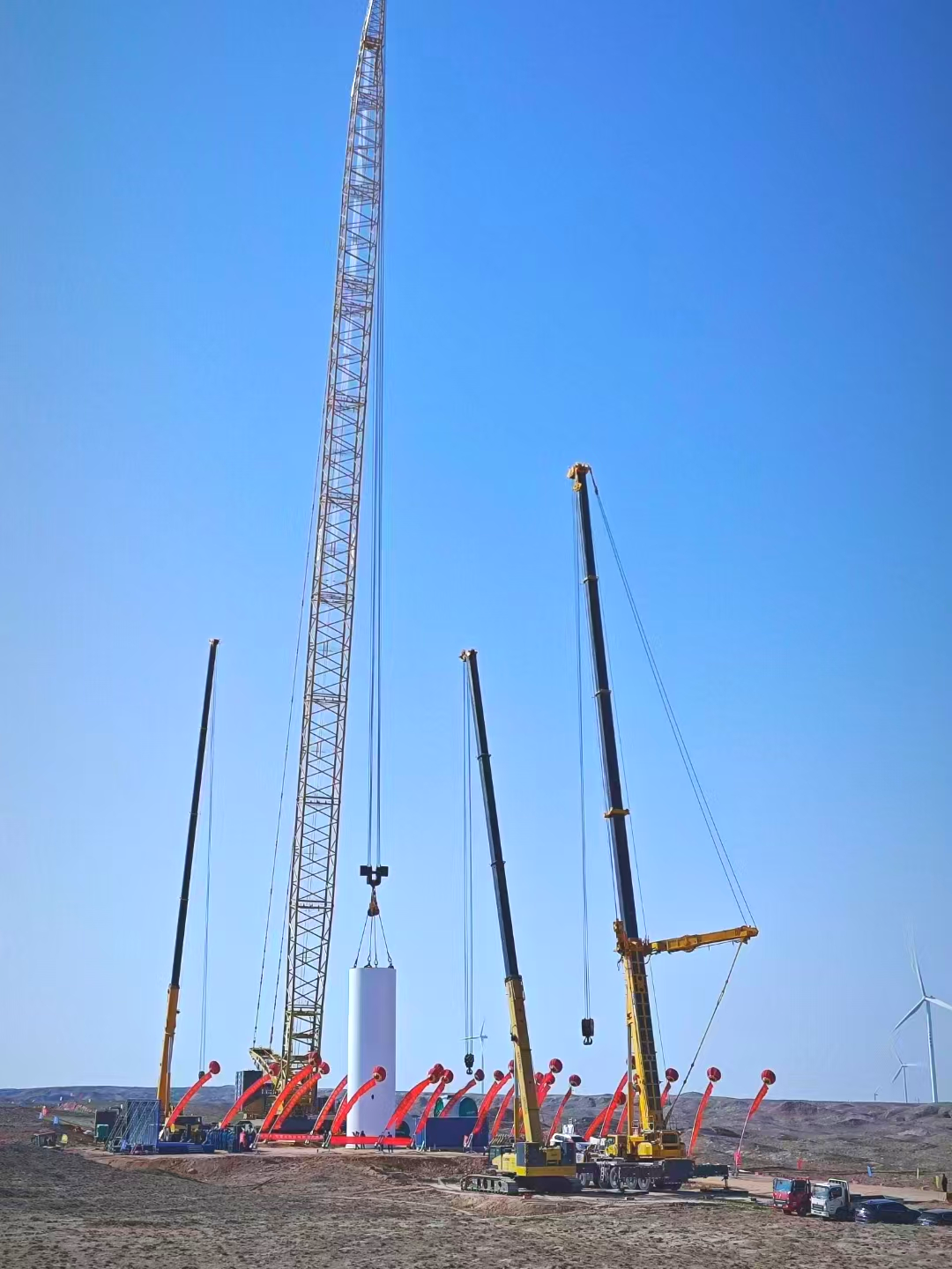 “舉重若輕”零偏差！徐工履帶起重機(jī)上演“施工大片”