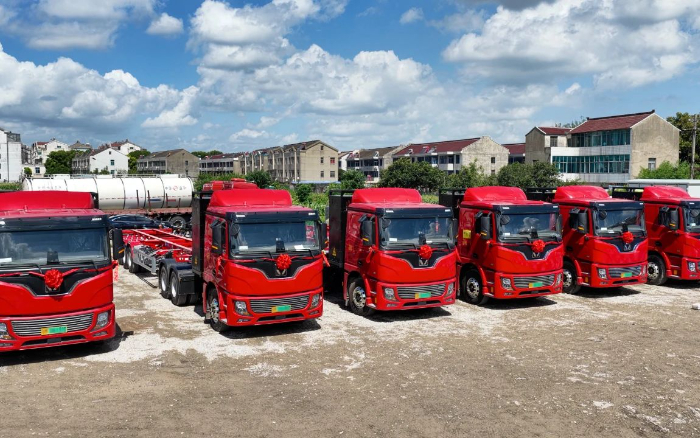 綠色物流再提速，徐工新能源牽引車批量入港！
