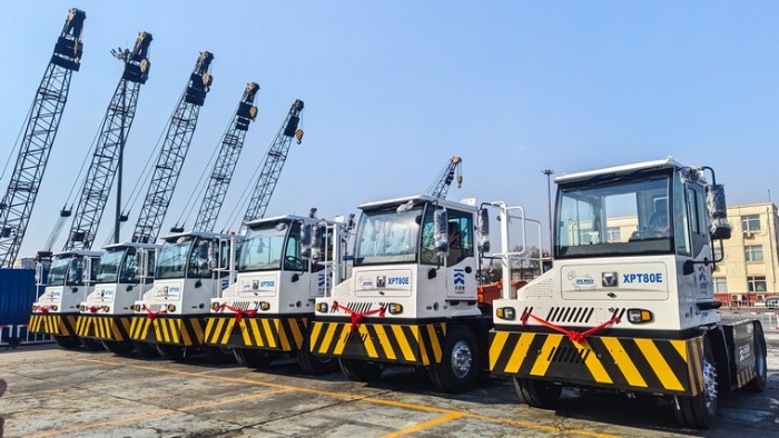 新車交付忙！徐工新能源重載牽引車以多維優勢賦能大宗貨物智慧轉運