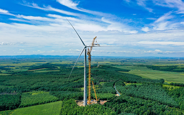 全球最高最大風(fēng)電動(dòng)臂塔機(jī)，首秀告捷！