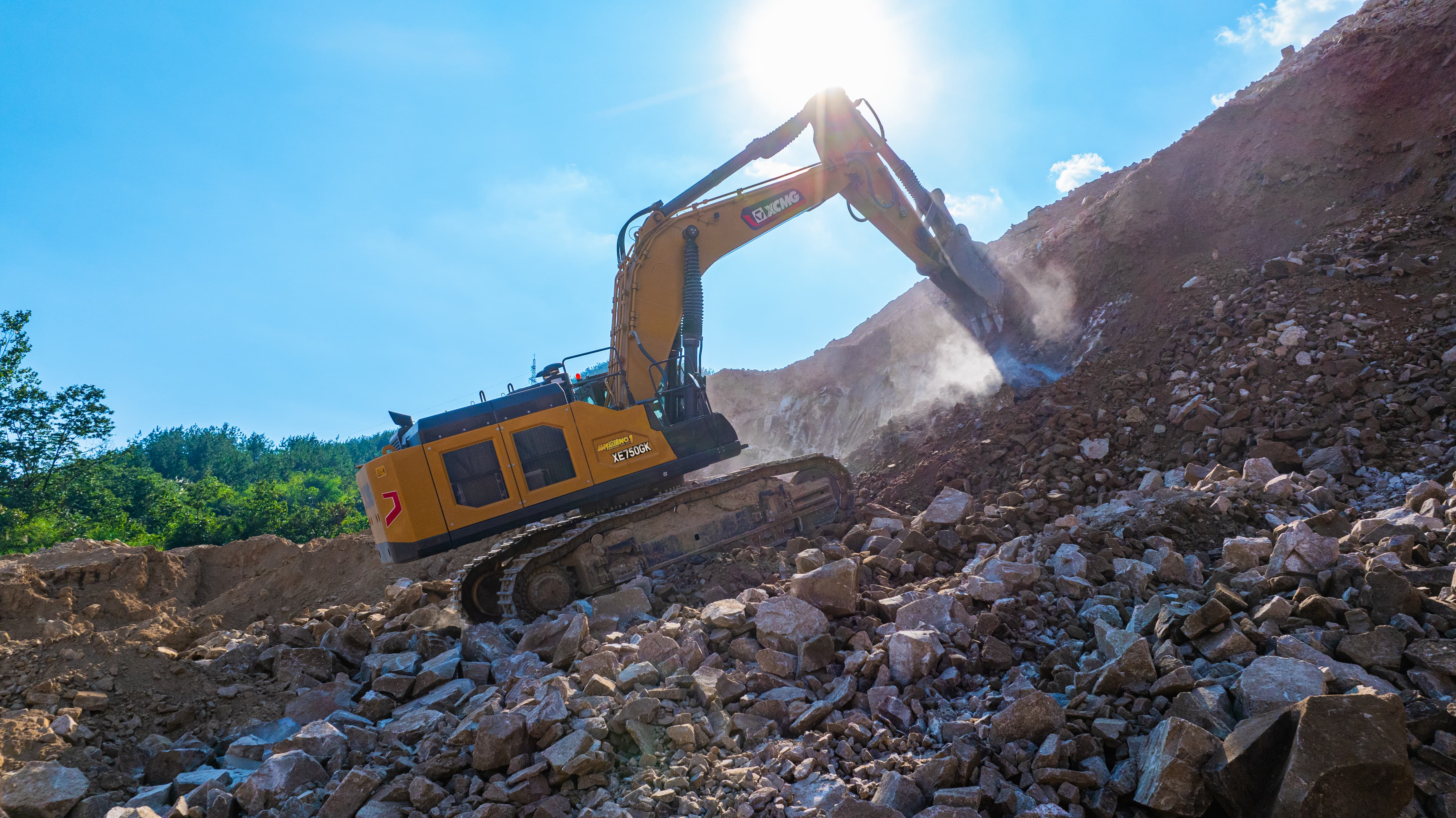 “六邊形戰士”XE750GK硬核征服黃岡砂石礦