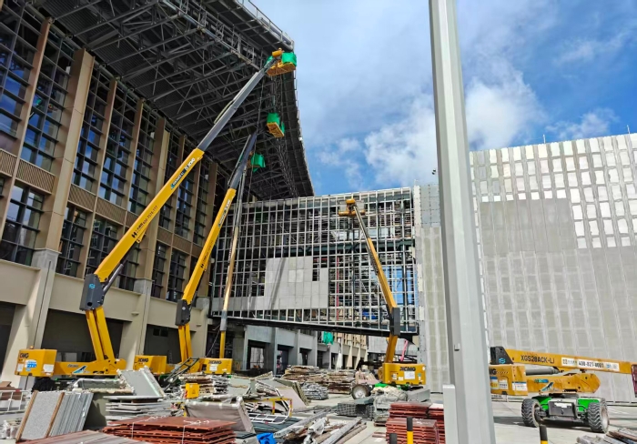 聯合作戰！徐工鋰電高機編隊亮相三亞機場