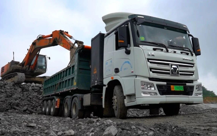 三次都選TA！徐工純電動牽引車助力西南砂石料運輸！