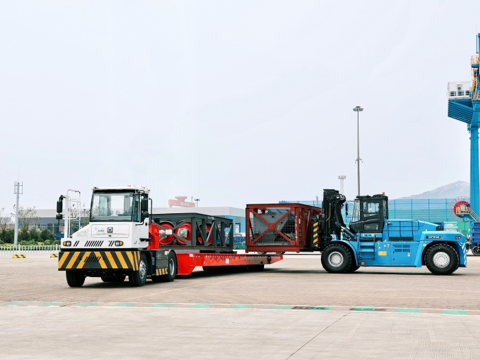 千里之外“秀操作”！徐工遠控港機集群carry全場