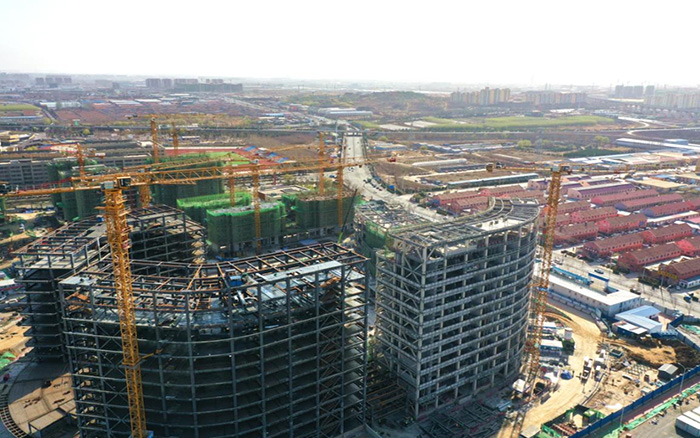 坐標青島 徐工塔機響應號召展風采