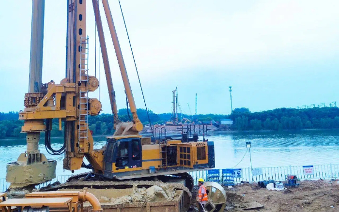 近3000根樁基，徐工旋挖機群聯合作業效率高