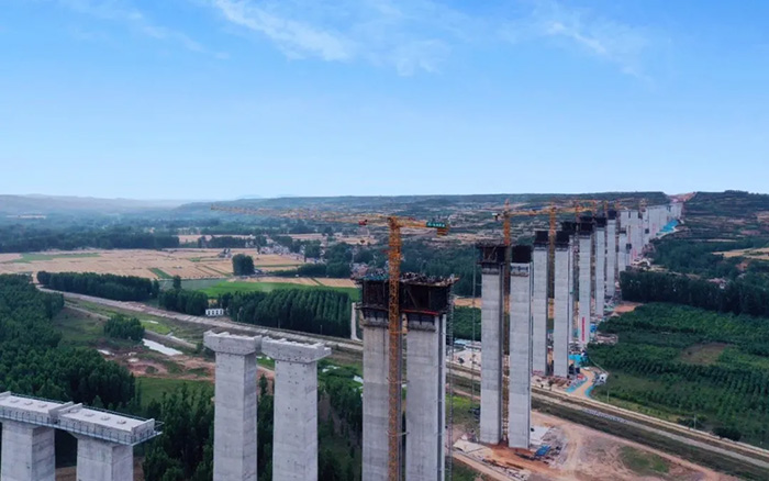 云端大片！看徐工“進擊的巨人”如何“牽線搭橋” ？