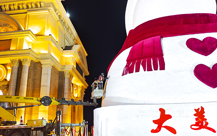 刷爆朋友圈的哈爾濱大雪寶，“空中造型師”是徐工高空作業車！