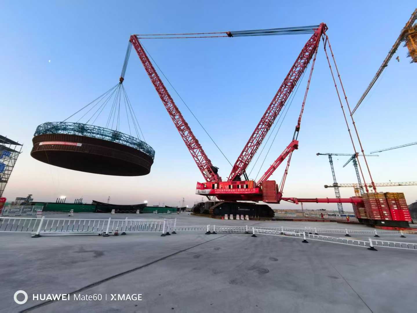 2小時(shí)15分鐘能做什么？把核島43米“鋼鐵內(nèi)膽”一次放準(zhǔn)！