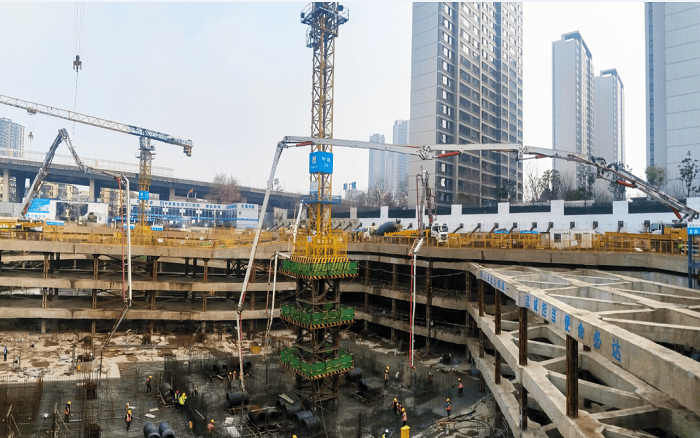 集結！徐工大米數泵車齊力共筑通信研發基地