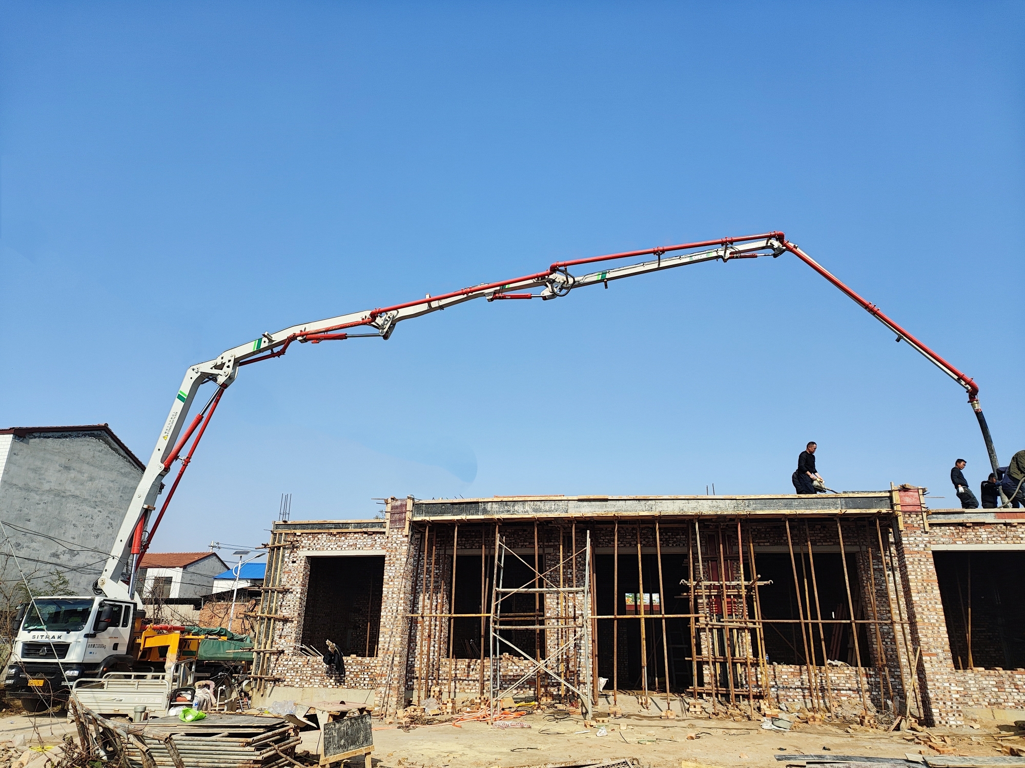 不挑場地，只管高效！徐工小米數(shù)泵車專治鄉(xiāng)鎮(zhèn)施工“不服”！