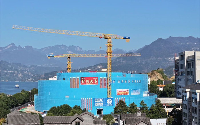 徐工XGT7026-12S1塔機助力三峽“智慧名片”封頂