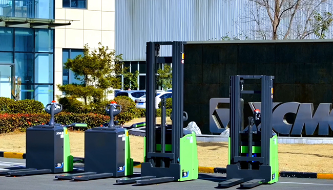 效率革命！鴻鵠系列倉儲叉車助力倉儲行業發展